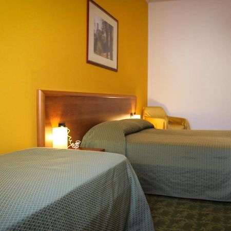 Hotel Centrale Este Ngoại thất bức ảnh