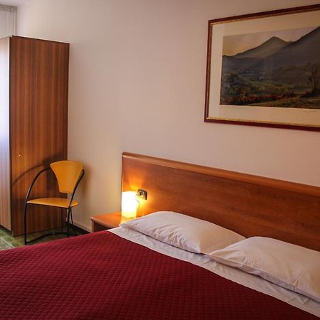 Hotel Centrale Este Ngoại thất bức ảnh