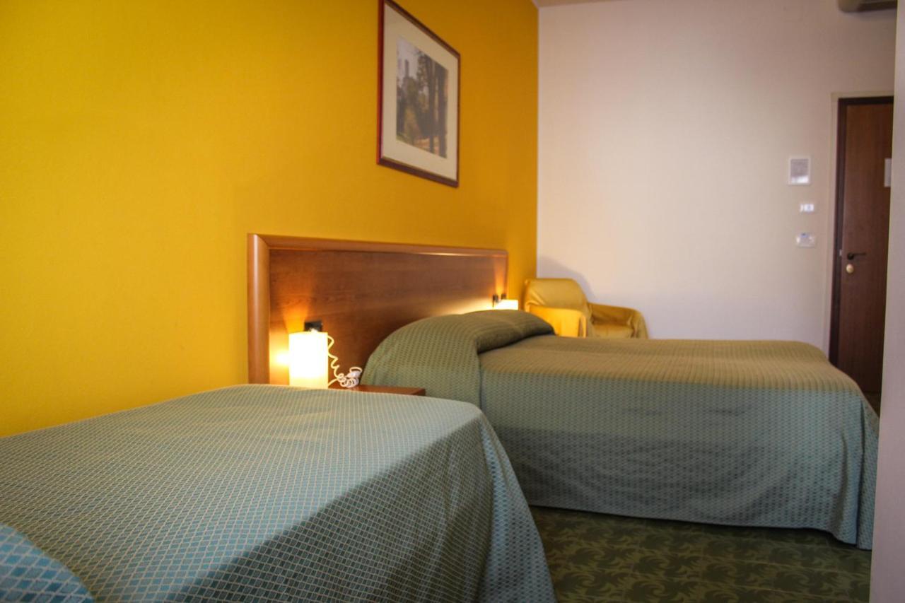 Hotel Centrale Este Ngoại thất bức ảnh