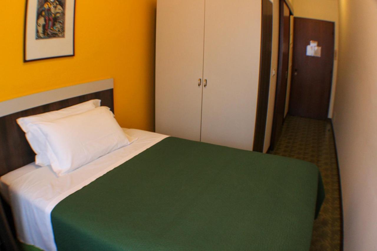 Hotel Centrale Este Ngoại thất bức ảnh