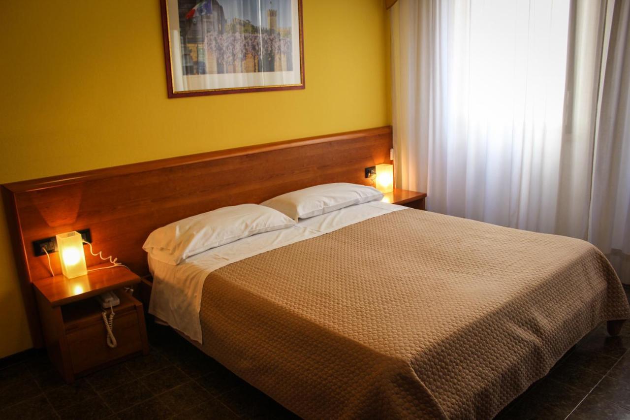 Hotel Centrale Este Ngoại thất bức ảnh