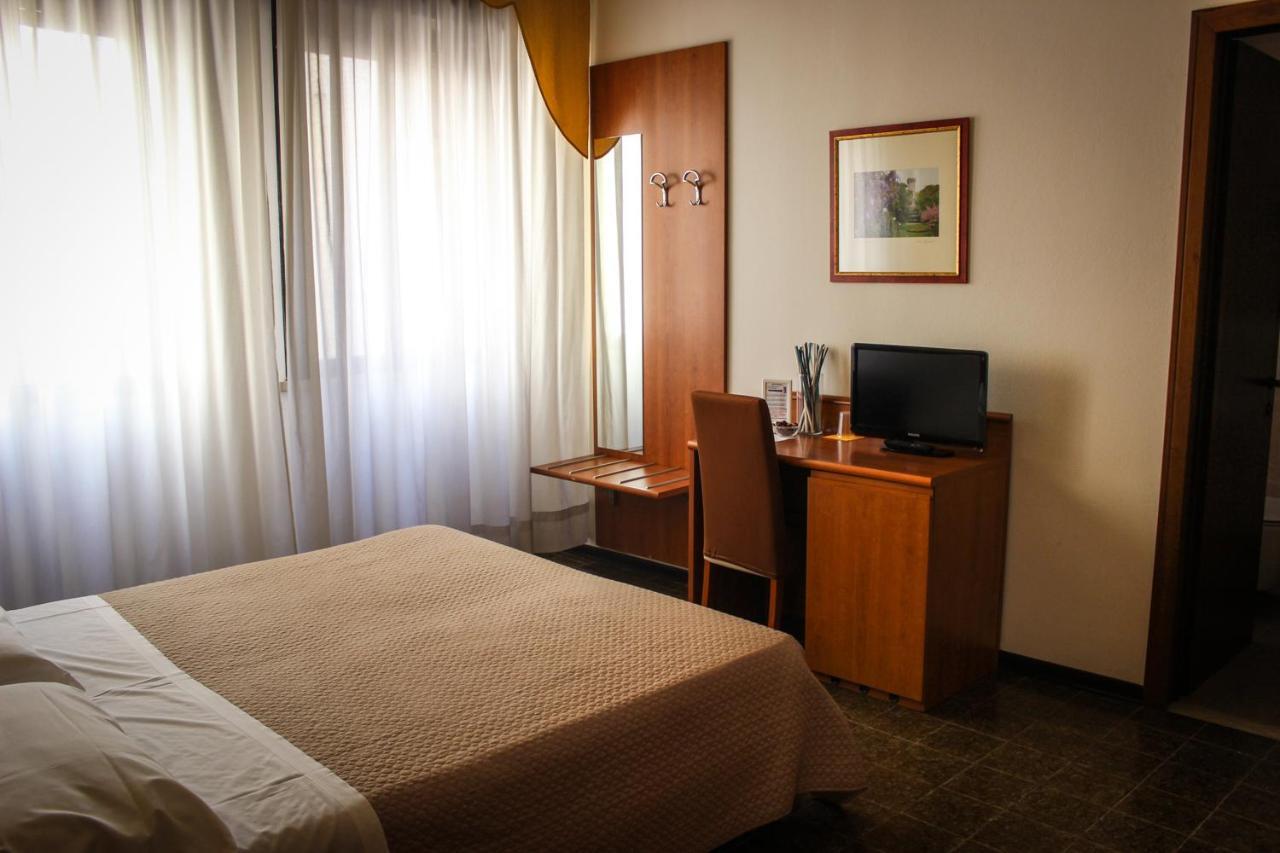 Hotel Centrale Este Ngoại thất bức ảnh