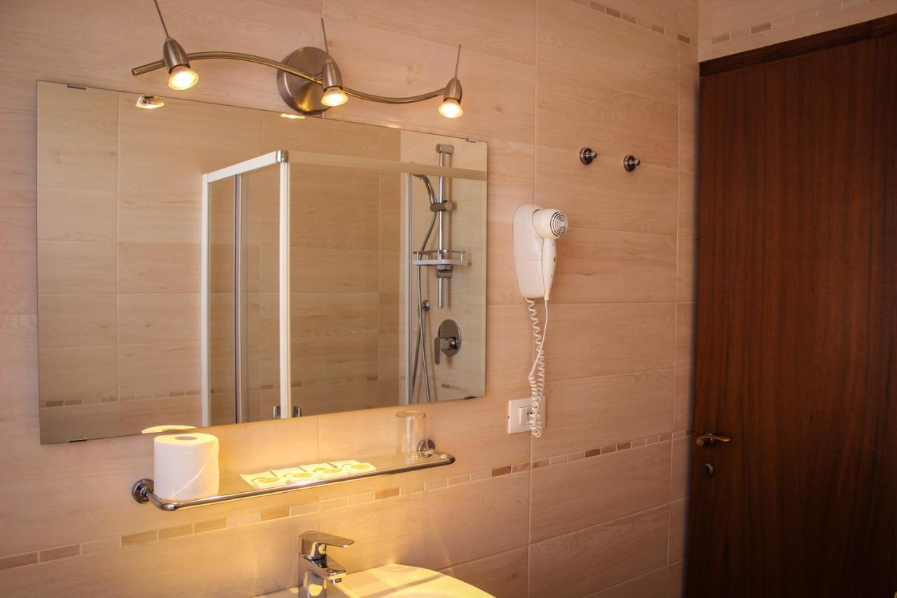 Hotel Centrale Este Ngoại thất bức ảnh