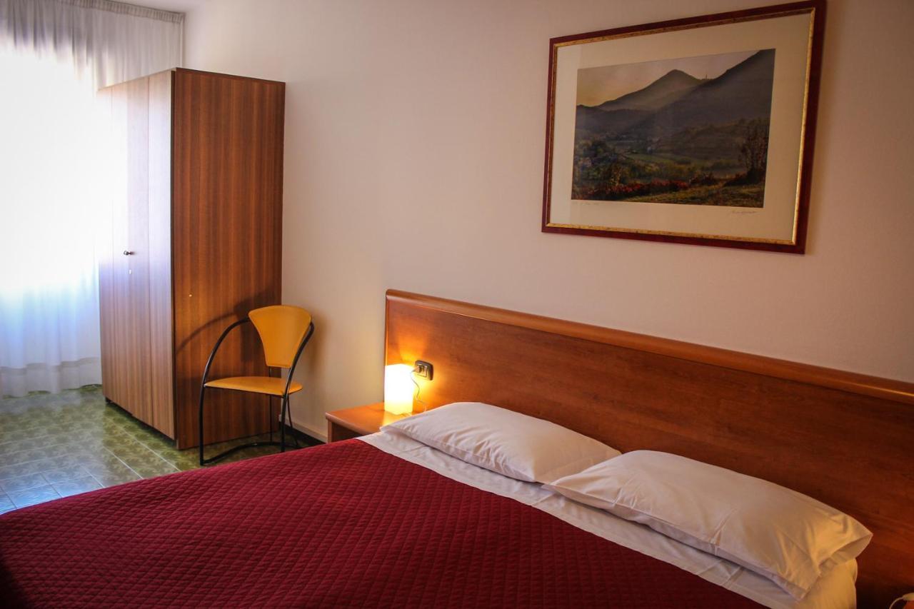 Hotel Centrale Este Ngoại thất bức ảnh