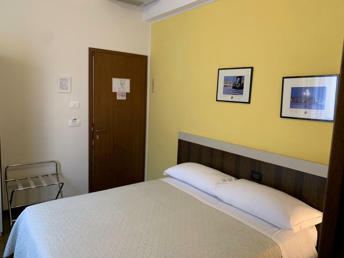 Hotel Centrale Este Ngoại thất bức ảnh