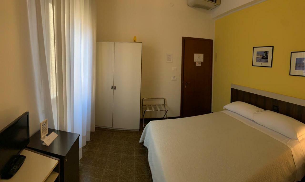 Hotel Centrale Este Ngoại thất bức ảnh