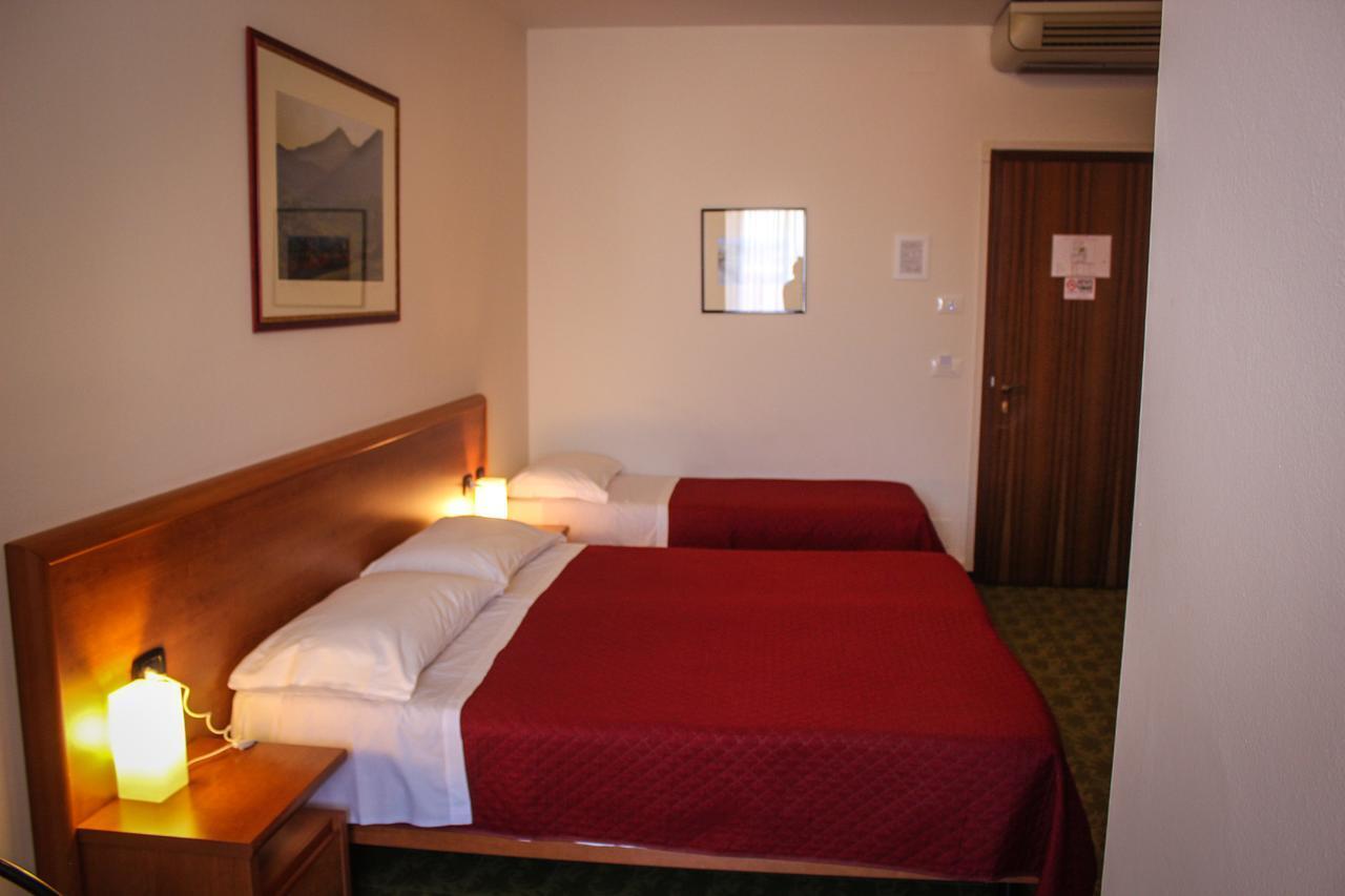 Hotel Centrale Este Ngoại thất bức ảnh