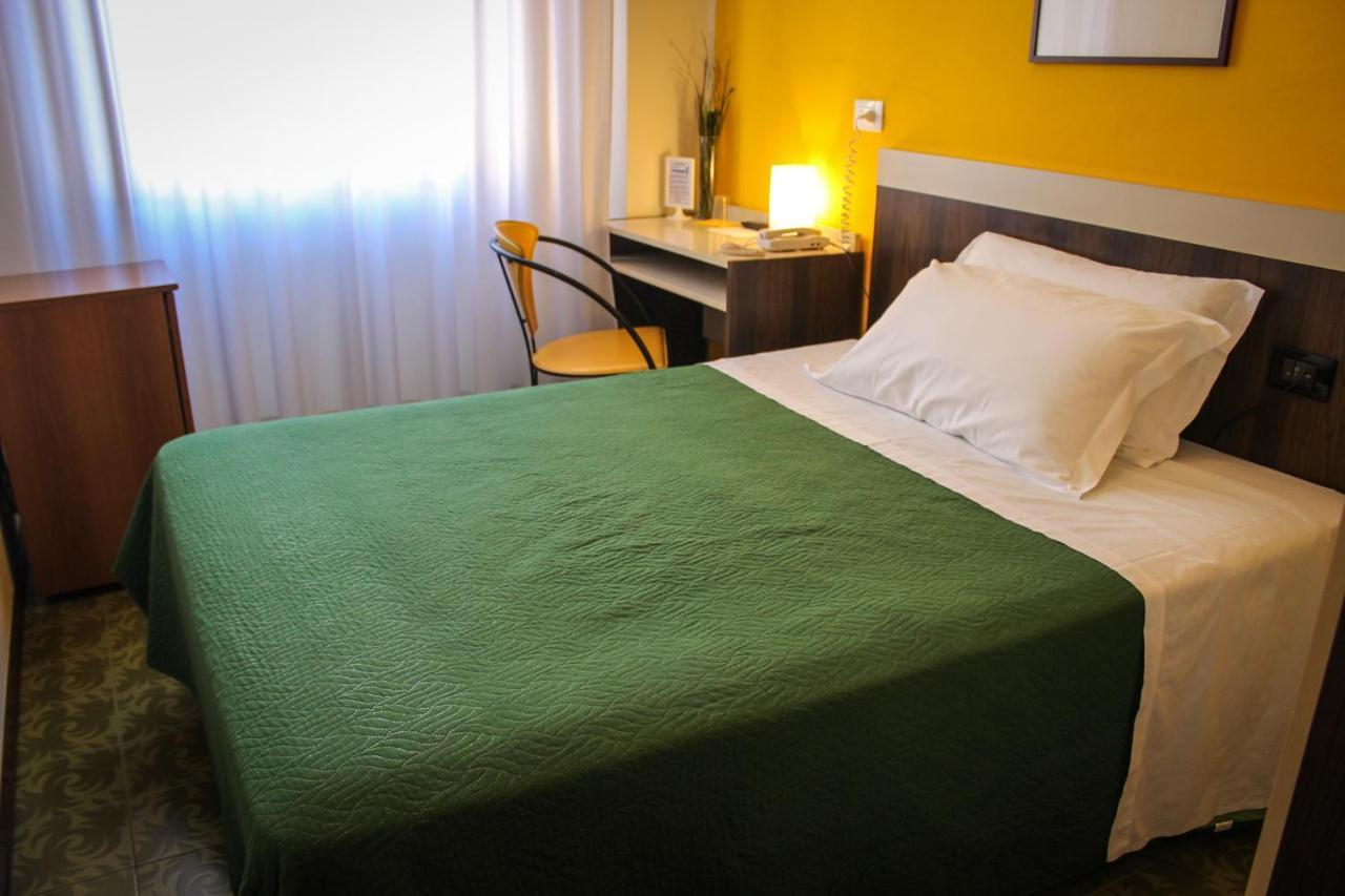 Hotel Centrale Este Ngoại thất bức ảnh