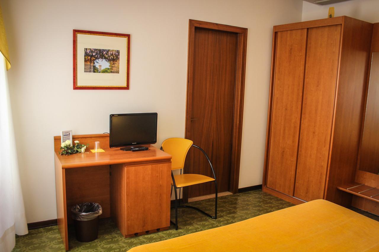 Hotel Centrale Este Ngoại thất bức ảnh