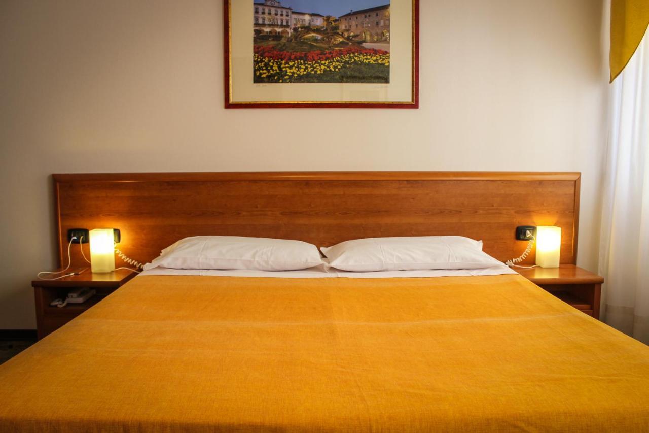 Hotel Centrale Este Ngoại thất bức ảnh