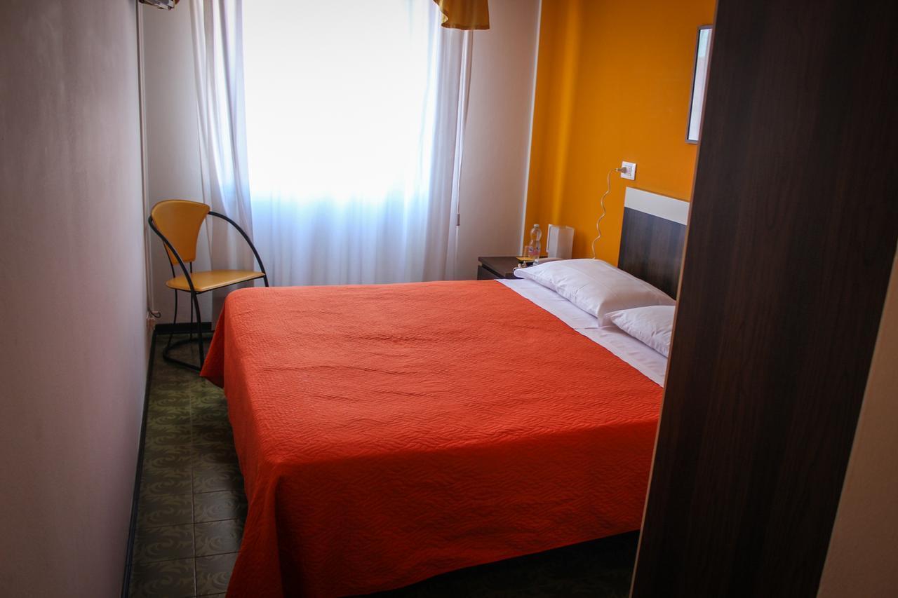 Hotel Centrale Este Ngoại thất bức ảnh