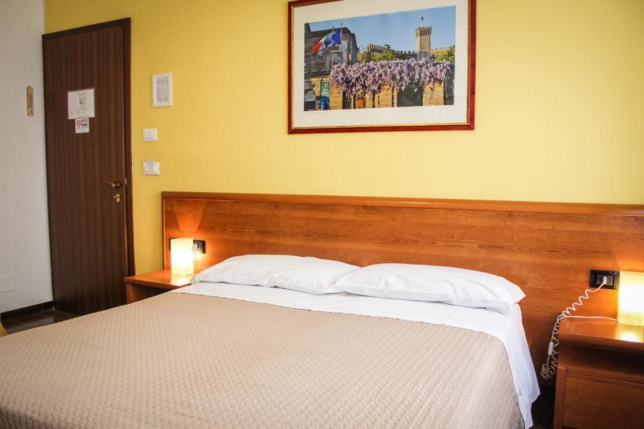 Hotel Centrale Este Ngoại thất bức ảnh
