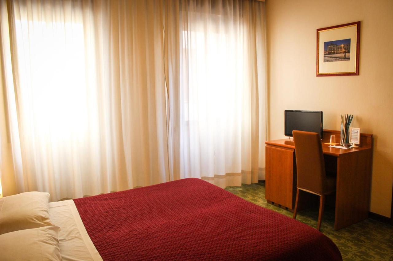 Hotel Centrale Este Ngoại thất bức ảnh