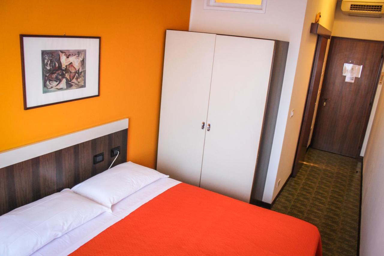 Hotel Centrale Este Ngoại thất bức ảnh