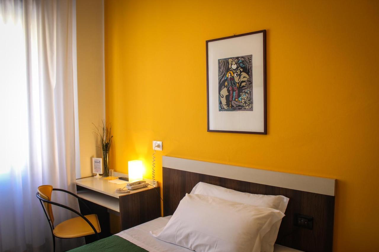 Hotel Centrale Este Ngoại thất bức ảnh